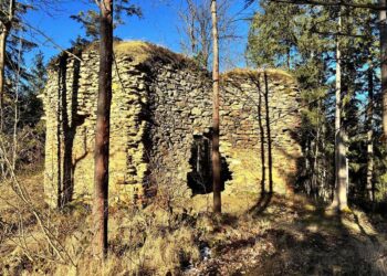 Zřícenina barokní kaple Skalní kopec